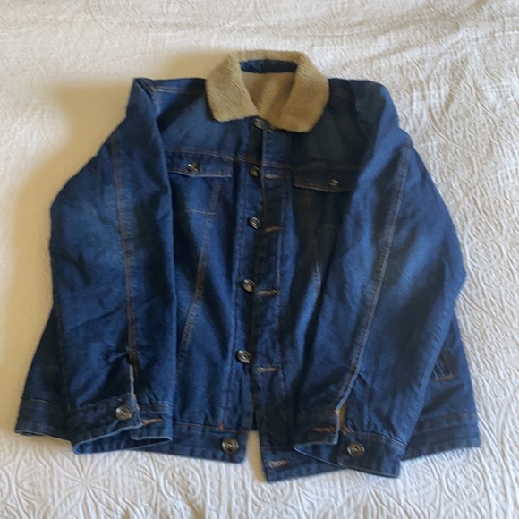 Men’s denim trucker sherpa coat. Size large - Picture 2 of 6